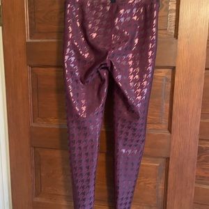 Peloton women’s burgundy metallic designed leggings, medium